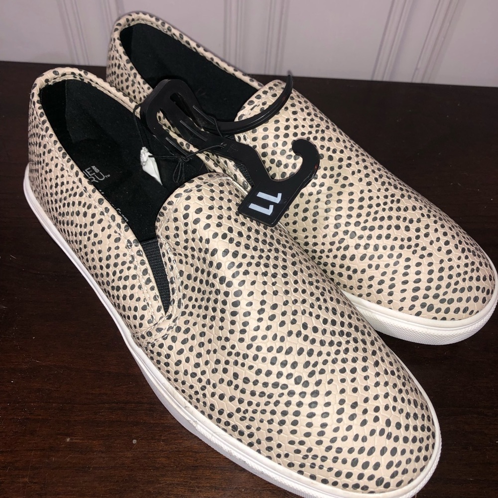 Time and Tru slip on shoes. Size 11 NWT beige with black speck design.